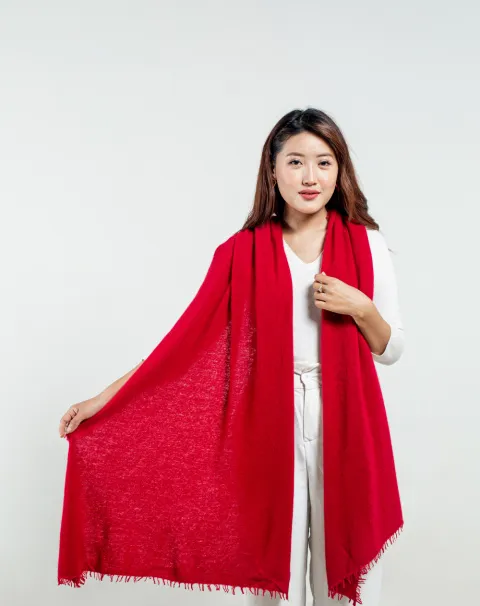 Women buy red cashmere stole online