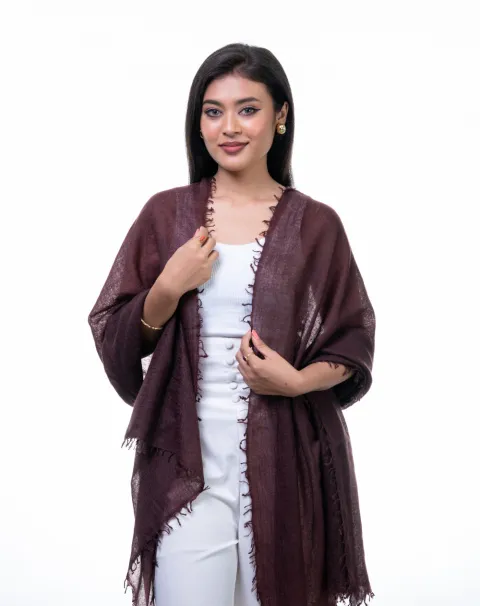 Hight End Cashmere Wrap in Deep Plum. 